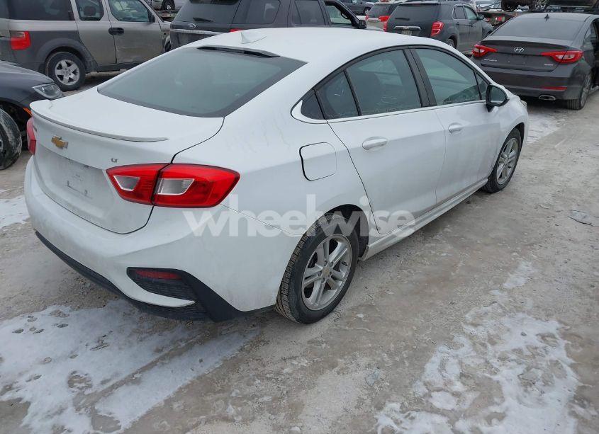 Photo 4 of 2018 Chevrolet Cruze LT AUTO (VIN 1G1BE5SM8J7138717)