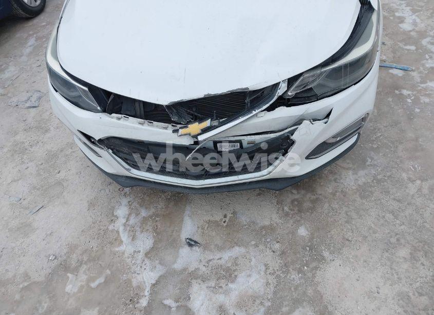 Photo 6 of 2018 Chevrolet Cruze LT AUTO (VIN 1G1BE5SM8J7138717)