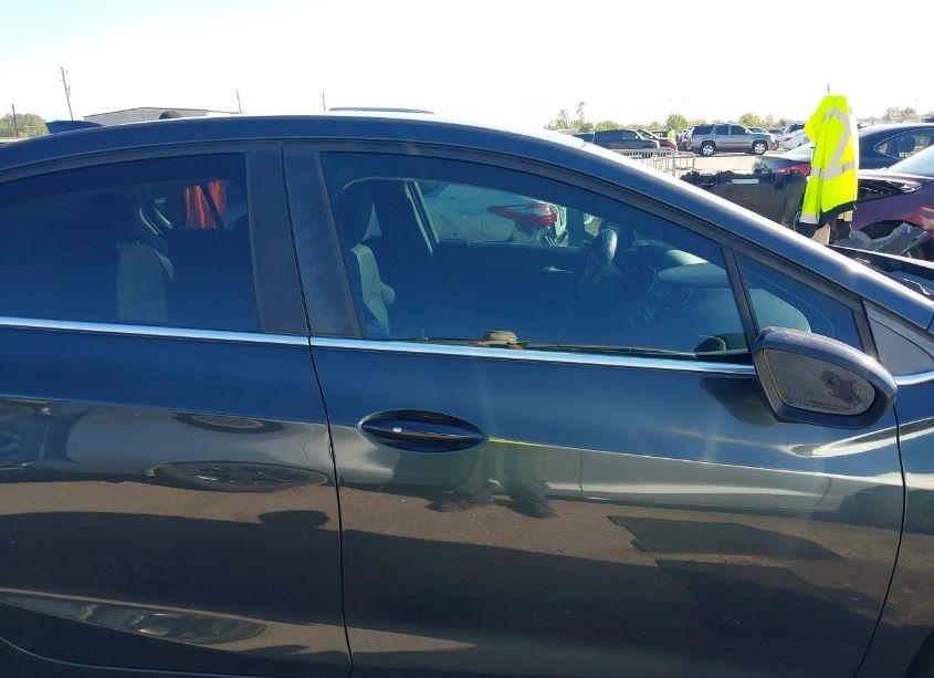 Photo 13 of 2018 Chevrolet Cruze LT AUTO (VIN 1G1BE5SM8J7147823)