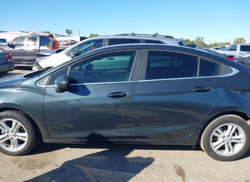 Photo 14 of 2018 Chevrolet Cruze LT AUTO (VIN 1G1BE5SM8J7147823)