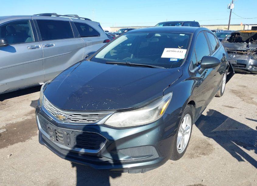 Photo 2 of 2018 Chevrolet Cruze LT AUTO (VIN 1G1BE5SM8J7147823)