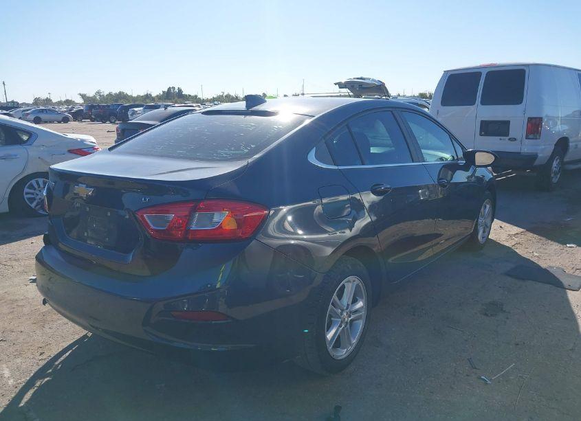 Photo 4 of 2018 Chevrolet Cruze LT AUTO (VIN 1G1BE5SM8J7147823)