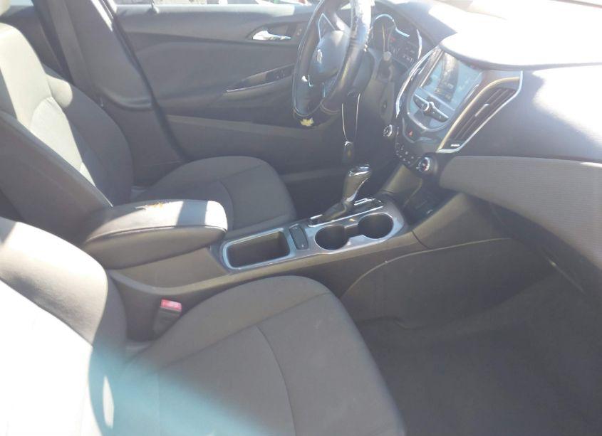 Photo 5 of 2018 Chevrolet Cruze LT AUTO (VIN 1G1BE5SM8J7147823)