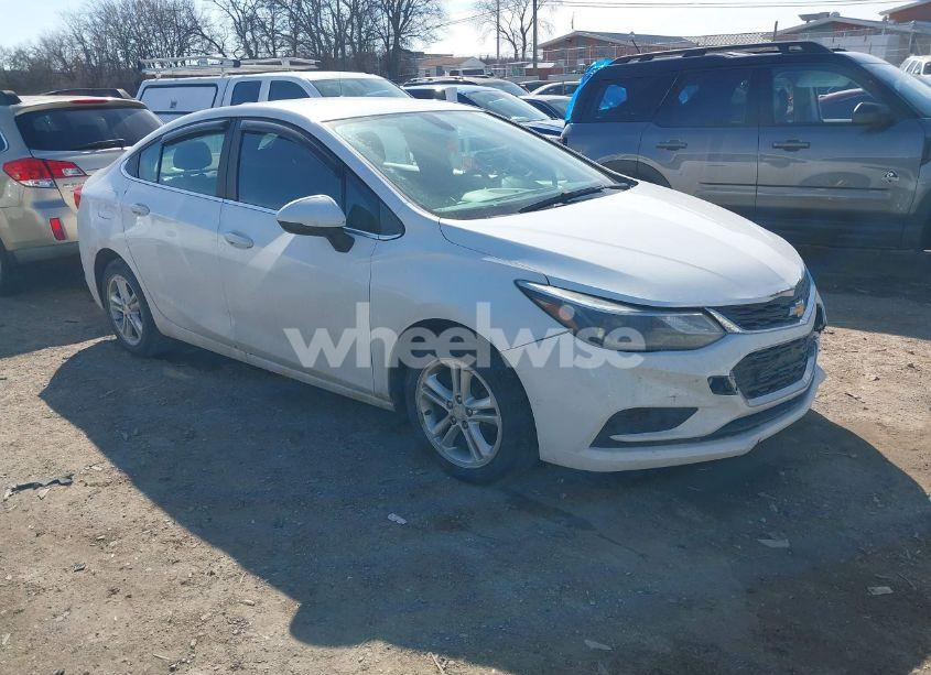 2018 Chevrolet Cruze LT AUTO (VIN 1G1BE5SM8J7154867) main photo