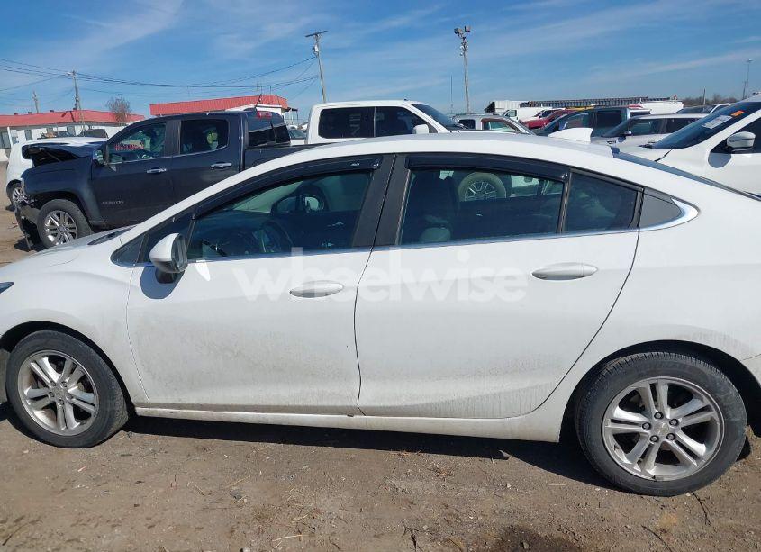 Photo 14 of 2018 Chevrolet Cruze LT AUTO (VIN 1G1BE5SM8J7154867)
