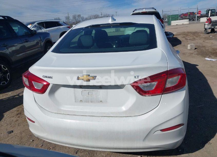 Photo 16 of 2018 Chevrolet Cruze LT AUTO (VIN 1G1BE5SM8J7154867)