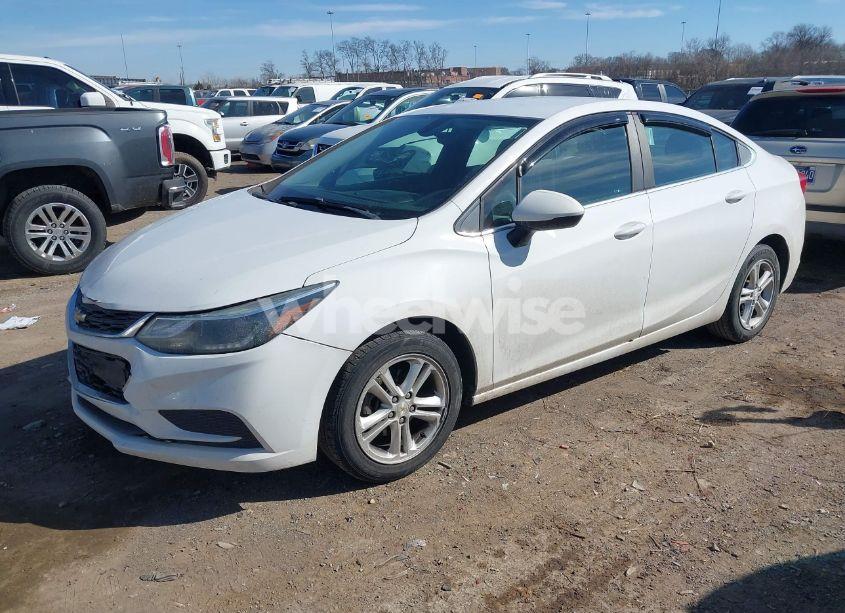 Photo 2 of 2018 Chevrolet Cruze LT AUTO (VIN 1G1BE5SM8J7154867)