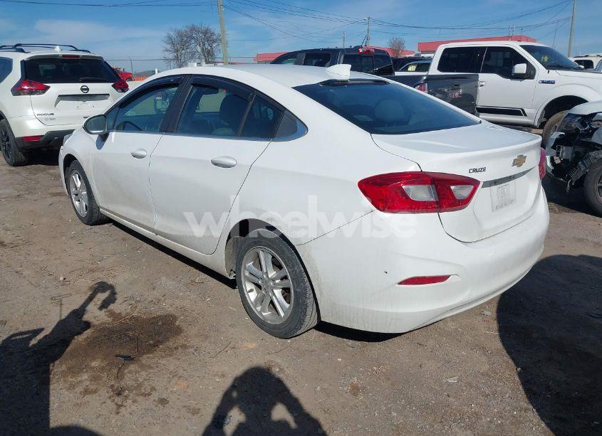 Photo 3 of 2018 Chevrolet Cruze LT AUTO (VIN 1G1BE5SM8J7154867)