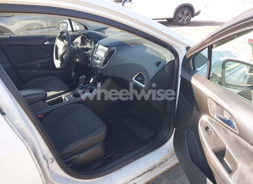 Photo 5 of 2018 Chevrolet Cruze LT AUTO (VIN 1G1BE5SM8J7154867)