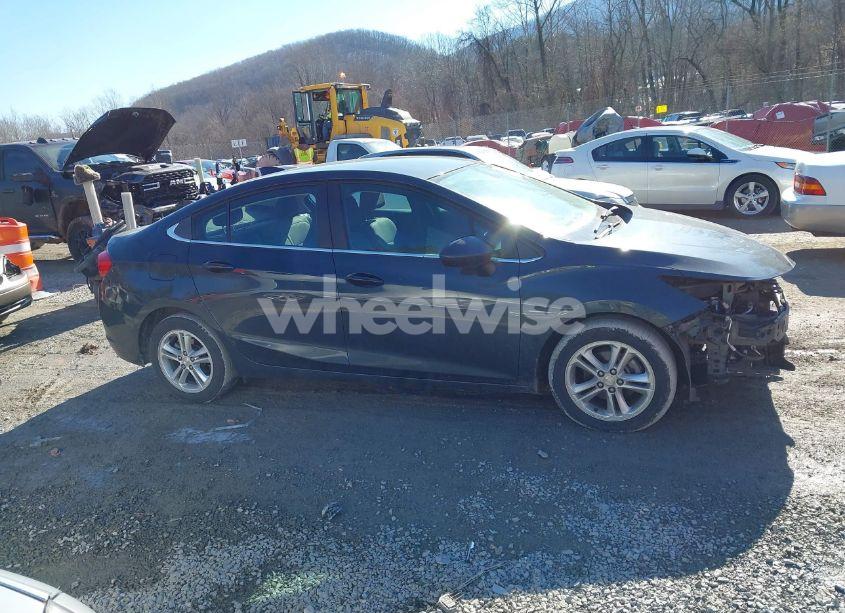 Photo 13 of 2018 Chevrolet Cruze LT AUTO (VIN 1G1BE5SM8J7155663)