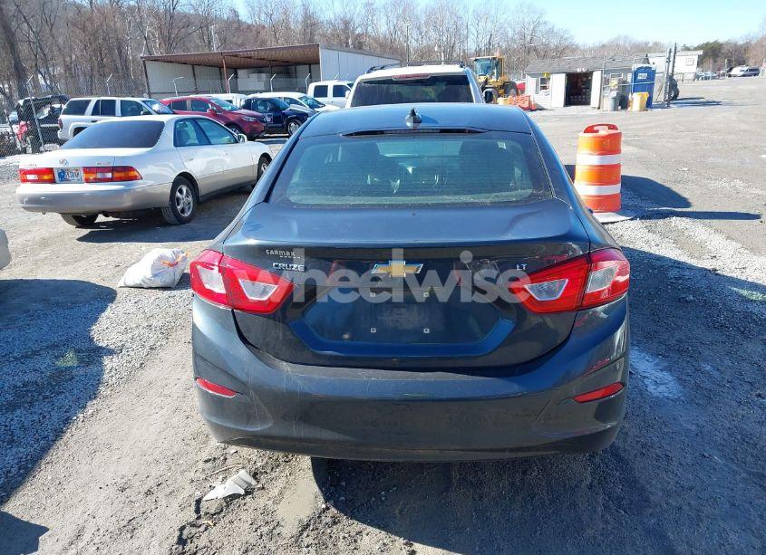 Photo 16 of 2018 Chevrolet Cruze LT AUTO (VIN 1G1BE5SM8J7155663)