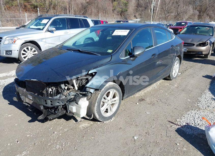 Photo 2 of 2018 Chevrolet Cruze LT AUTO (VIN 1G1BE5SM8J7155663)