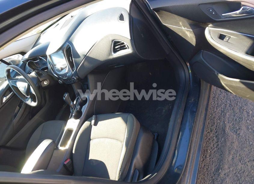 Photo 5 of 2018 Chevrolet Cruze LT AUTO (VIN 1G1BE5SM8J7155663)