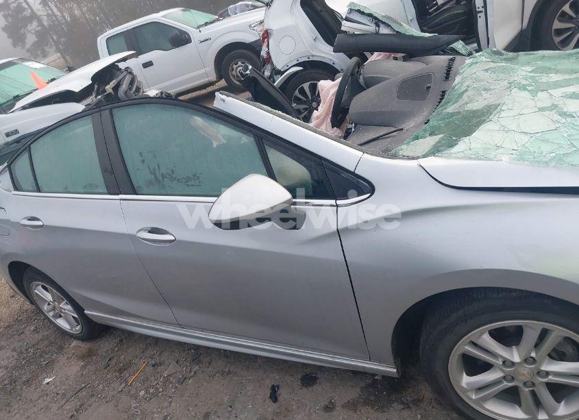 Photo 13 of 2018 Chevrolet Cruze LT AUTO (VIN 1G1BE5SM8J7175329)