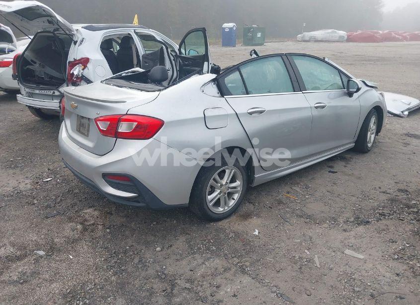 Photo 4 of 2018 Chevrolet Cruze LT AUTO (VIN 1G1BE5SM8J7175329)