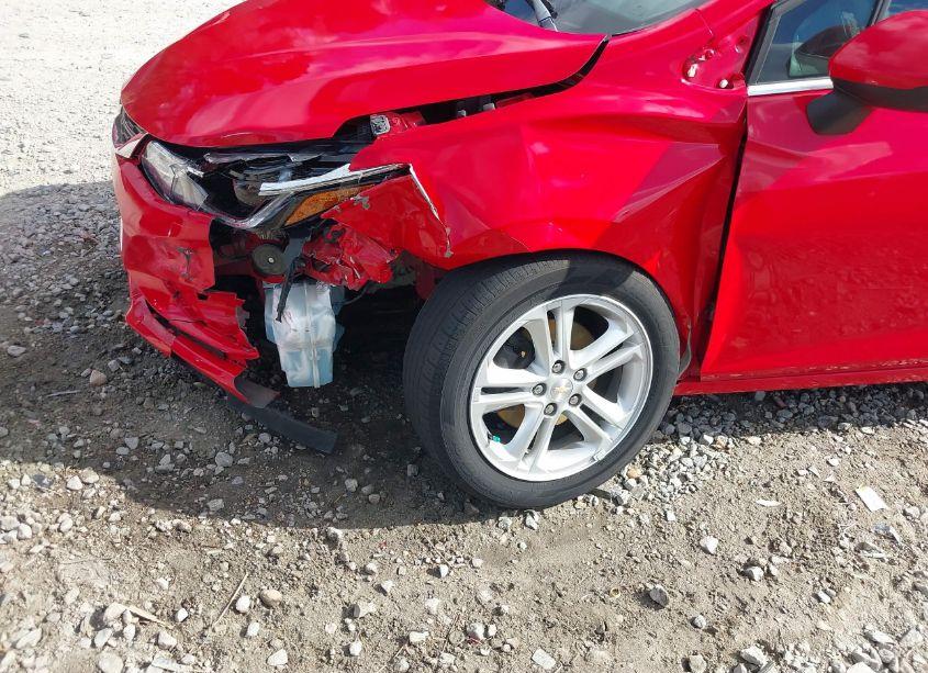 Photo 6 of 2018 Chevrolet Cruze LT AUTO (VIN 1G1BE5SM8J7196200)