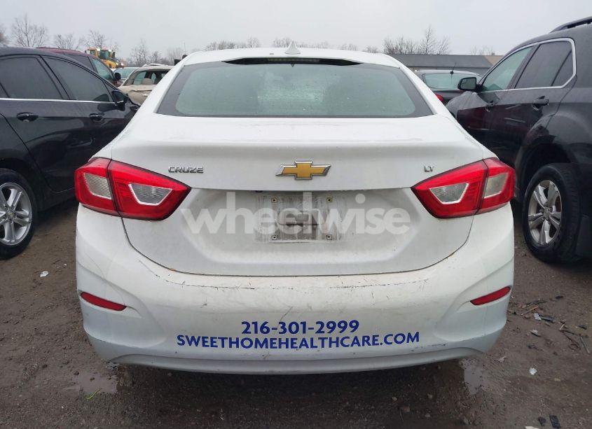Photo 16 of 2018 Chevrolet Cruze LT AUTO (VIN 1G1BE5SM8J7199579)