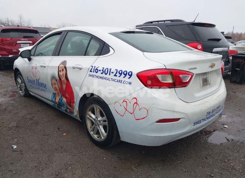 Photo 3 of 2018 Chevrolet Cruze LT AUTO (VIN 1G1BE5SM8J7199579)