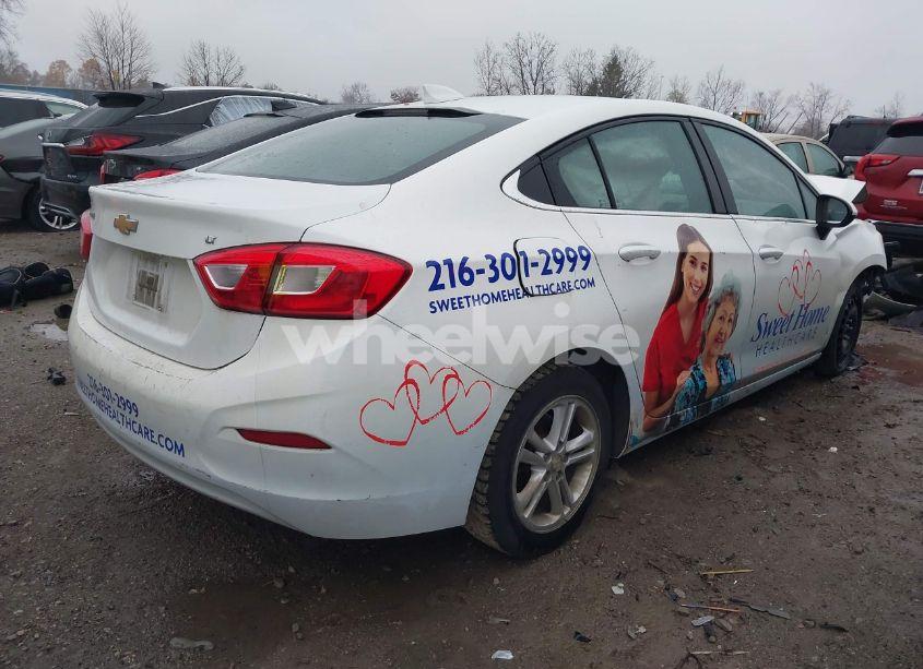 Photo 4 of 2018 Chevrolet Cruze LT AUTO (VIN 1G1BE5SM8J7199579)
