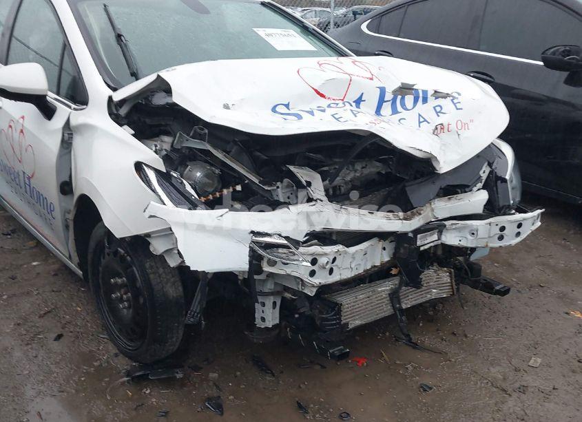 Photo 6 of 2018 Chevrolet Cruze LT AUTO (VIN 1G1BE5SM8J7199579)