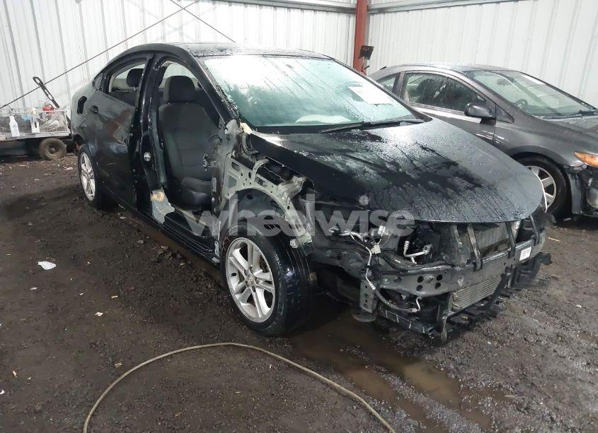 2018 Chevrolet Cruze LT AUTO (VIN 1G1BE5SM8J7199680) main photo