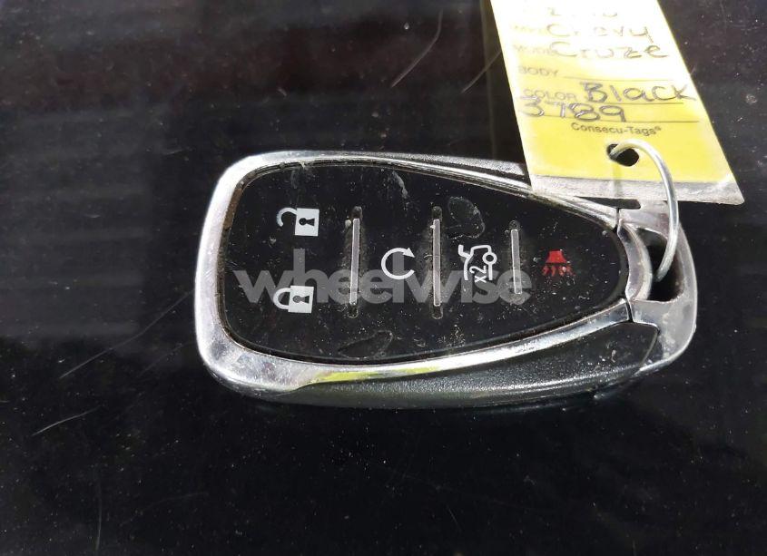 Photo 11 of 2018 Chevrolet Cruze LT AUTO (VIN 1G1BE5SM8J7199680)