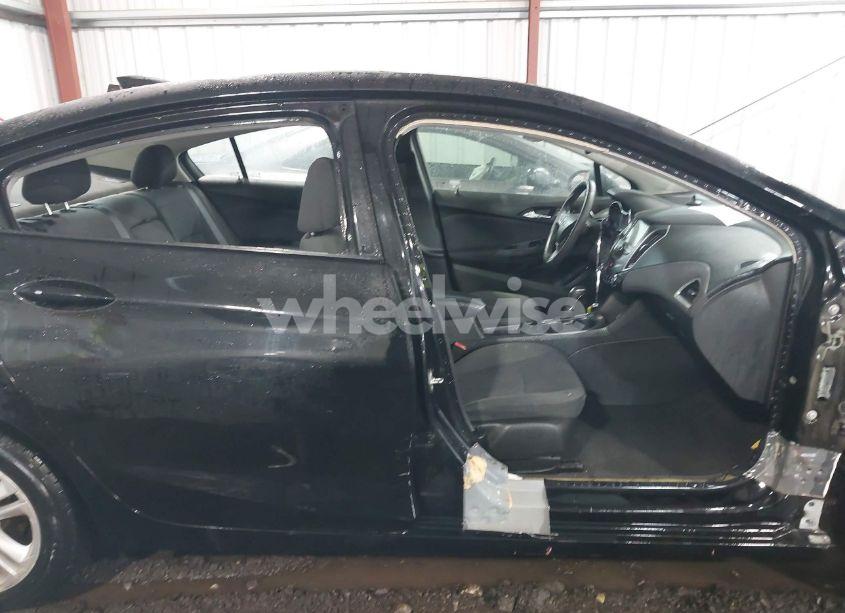 Photo 14 of 2018 Chevrolet Cruze LT AUTO (VIN 1G1BE5SM8J7199680)