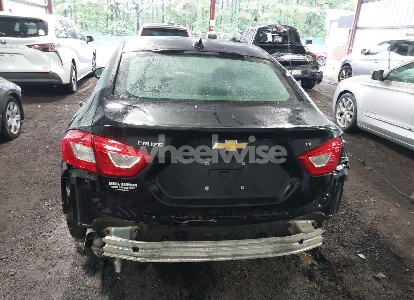 Photo 17 of 2018 Chevrolet Cruze LT AUTO (VIN 1G1BE5SM8J7199680)