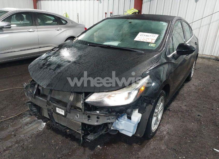 Photo 2 of 2018 Chevrolet Cruze LT AUTO (VIN 1G1BE5SM8J7199680)