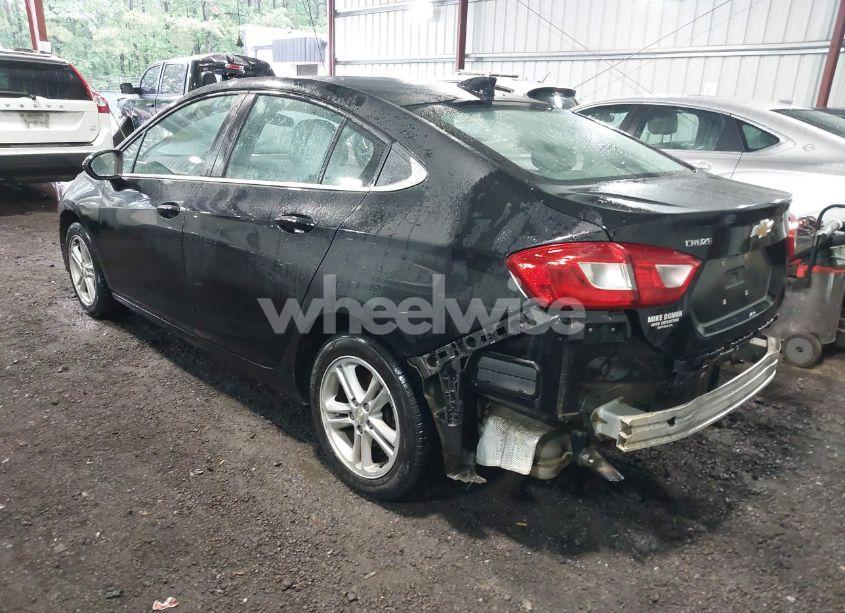 Photo 3 of 2018 Chevrolet Cruze LT AUTO (VIN 1G1BE5SM8J7199680)