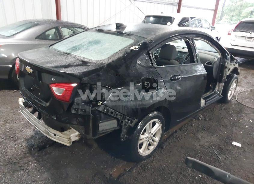 Photo 4 of 2018 Chevrolet Cruze LT AUTO (VIN 1G1BE5SM8J7199680)
