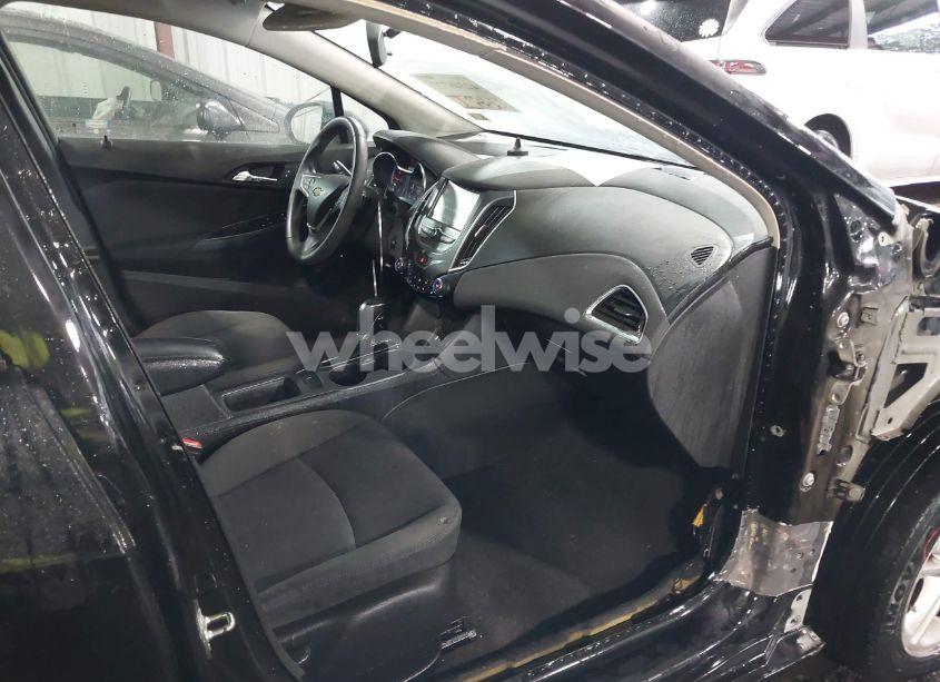 Photo 5 of 2018 Chevrolet Cruze LT AUTO (VIN 1G1BE5SM8J7199680)