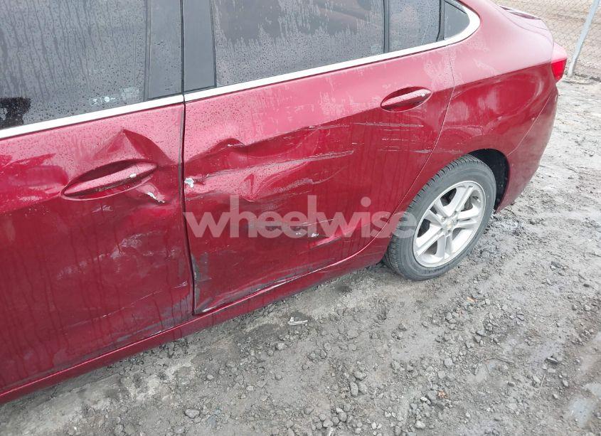 Photo 12 of 2018 Chevrolet Cruze LT AUTO (VIN 1G1BE5SM8J7206255)