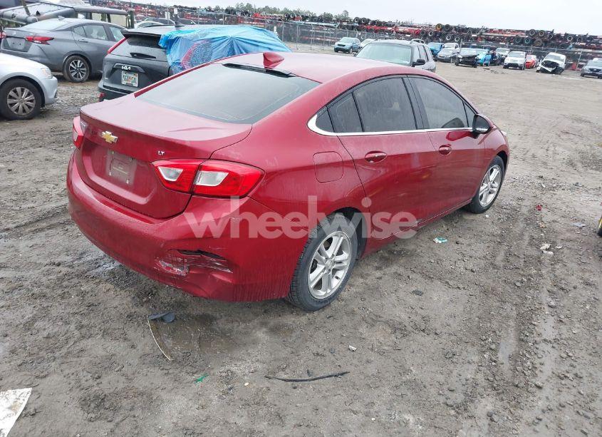 Photo 4 of 2018 Chevrolet Cruze LT AUTO (VIN 1G1BE5SM8J7206255)