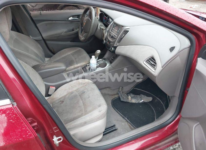 Photo 5 of 2018 Chevrolet Cruze LT AUTO (VIN 1G1BE5SM8J7206255)