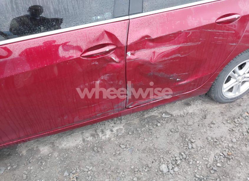 Photo 6 of 2018 Chevrolet Cruze LT AUTO (VIN 1G1BE5SM8J7206255)