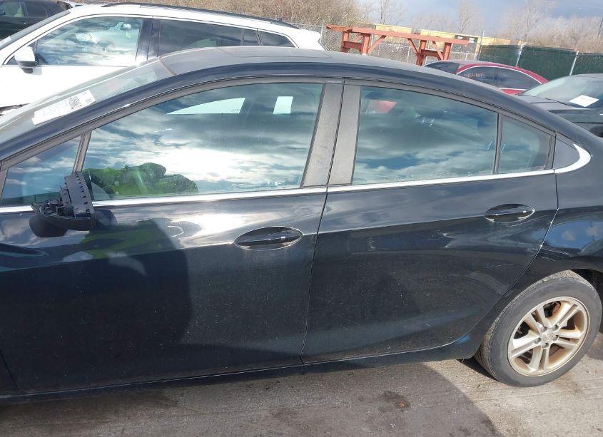 Photo 14 of 2018 Chevrolet Cruze LT AUTO (VIN 1G1BE5SM8J7216560)