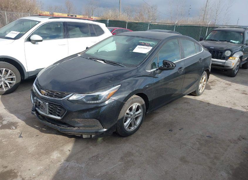 Photo 2 of 2018 Chevrolet Cruze LT AUTO (VIN 1G1BE5SM8J7216560)