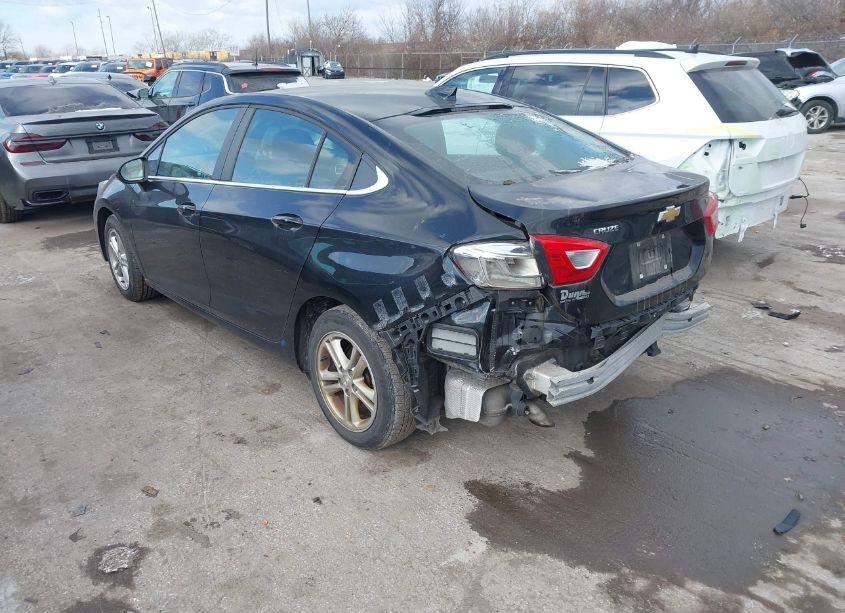 Photo 3 of 2018 Chevrolet Cruze LT AUTO (VIN 1G1BE5SM8J7216560)