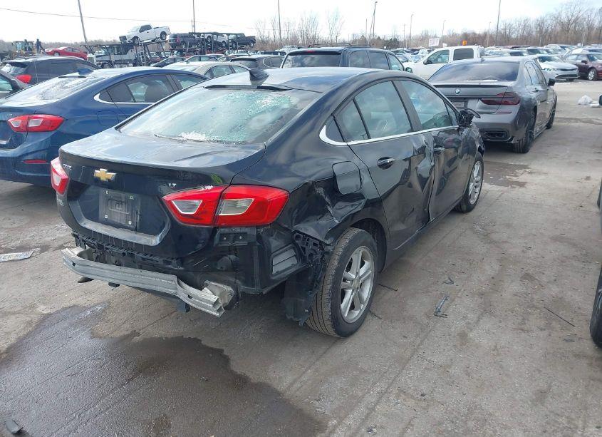 Photo 4 of 2018 Chevrolet Cruze LT AUTO (VIN 1G1BE5SM8J7216560)