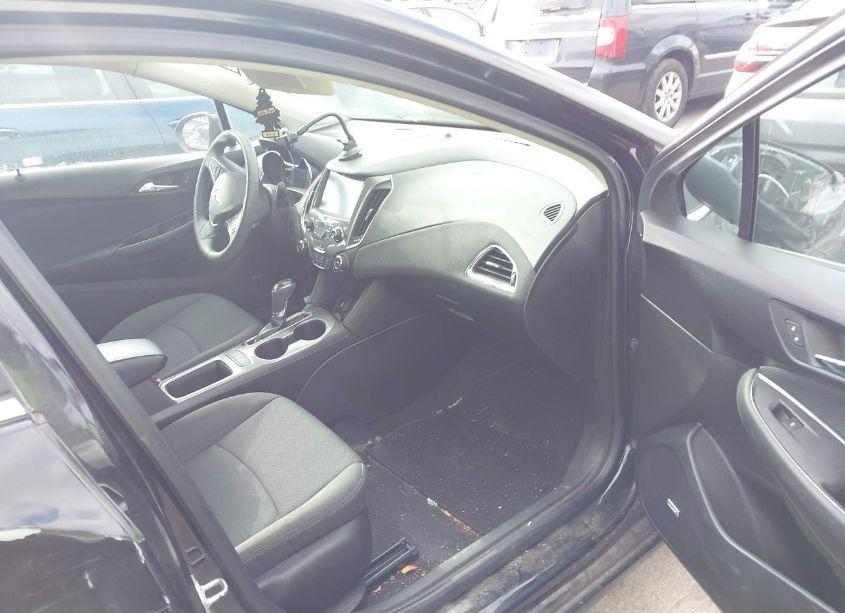 Photo 5 of 2018 Chevrolet Cruze LT AUTO (VIN 1G1BE5SM8J7216560)