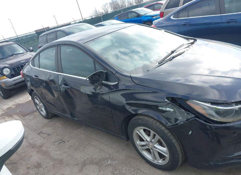 Photo 6 of 2018 Chevrolet Cruze LT AUTO (VIN 1G1BE5SM8J7216560)