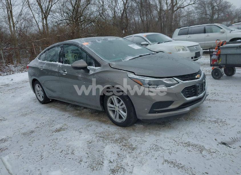2018 Chevrolet Cruze LT AUTO (VIN 1G1BE5SM8J7224299) main photo