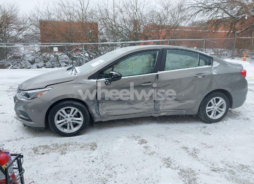 Photo 15 of 2018 Chevrolet Cruze LT AUTO (VIN 1G1BE5SM8J7224299)