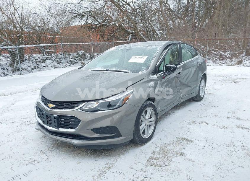 Photo 2 of 2018 Chevrolet Cruze LT AUTO (VIN 1G1BE5SM8J7224299)