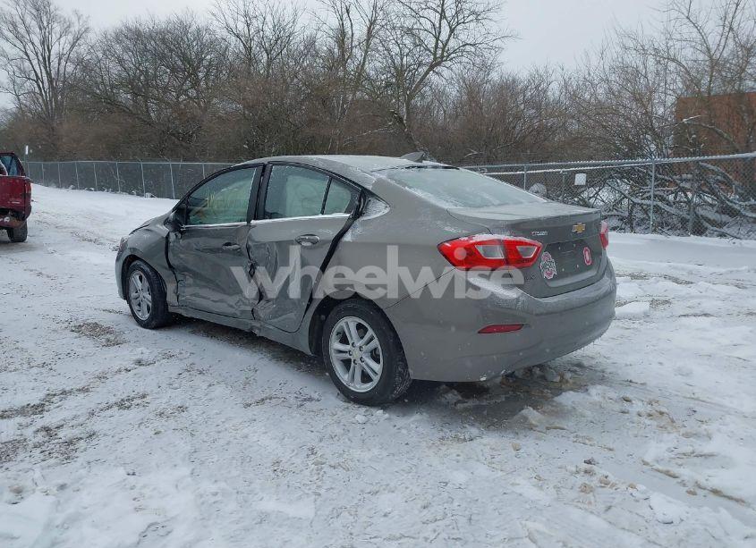 Photo 3 of 2018 Chevrolet Cruze LT AUTO (VIN 1G1BE5SM8J7224299)