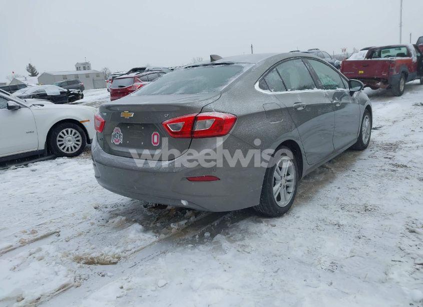 Photo 4 of 2018 Chevrolet Cruze LT AUTO (VIN 1G1BE5SM8J7224299)