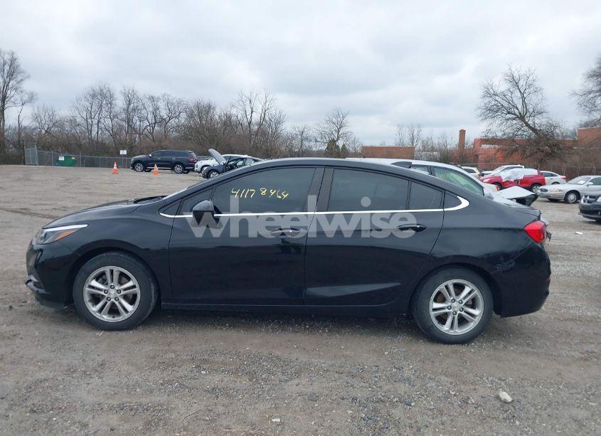 Photo 15 of 2018 Chevrolet Cruze LT AUTO (VIN 1G1BE5SM8J7230894)