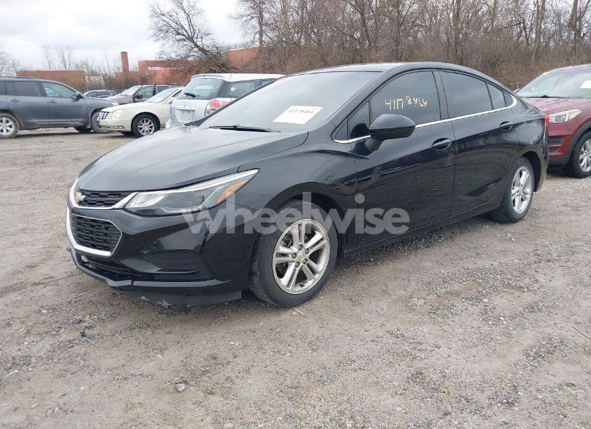 Photo 2 of 2018 Chevrolet Cruze LT AUTO (VIN 1G1BE5SM8J7230894)