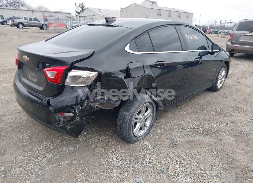 Photo 4 of 2018 Chevrolet Cruze LT AUTO (VIN 1G1BE5SM8J7230894)